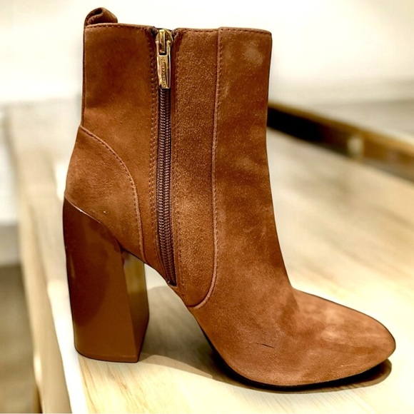 019 Vince Camuto | NWOT $130 Cognac Suede Block Heel Ankle Bootie (Size 7) - Picture 3 of 11